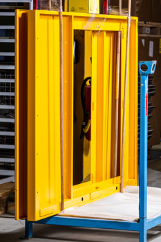 gelbe pulverbeschichtete Bauteile.jpg